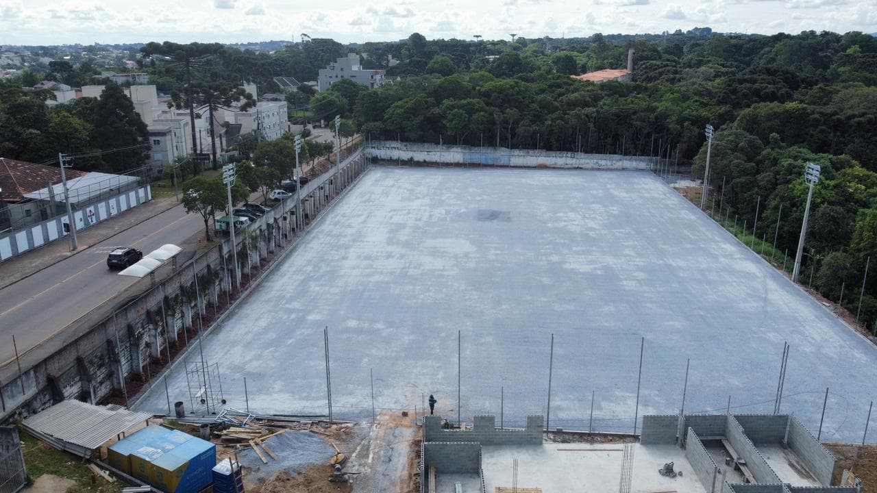 Base e alambrado: Estrutura em execução
